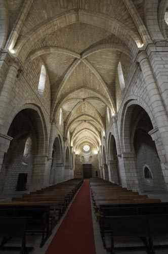 Nave central desde el presbiterio de la iglesia de Irantzu